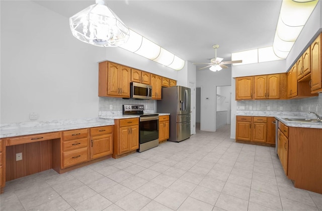 kitchen with tasteful backsplash, ceiling fan, sink, and appliances with stainless steel finishes