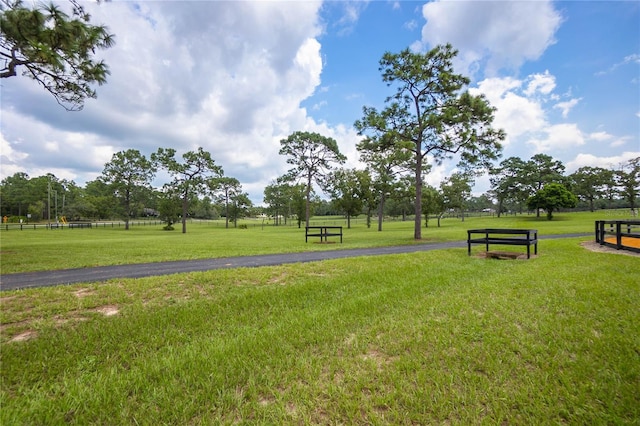 view of property's community featuring a lawn