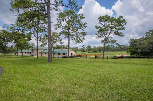 view of yard featuring a rural view