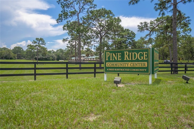 community sign featuring a yard