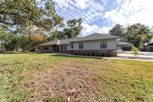 single story home featuring a front yard