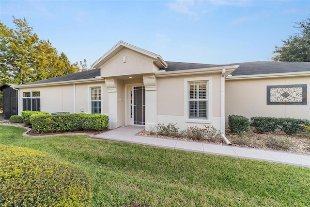 single story home with a front yard