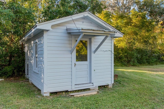 view of outdoor structure with a yard