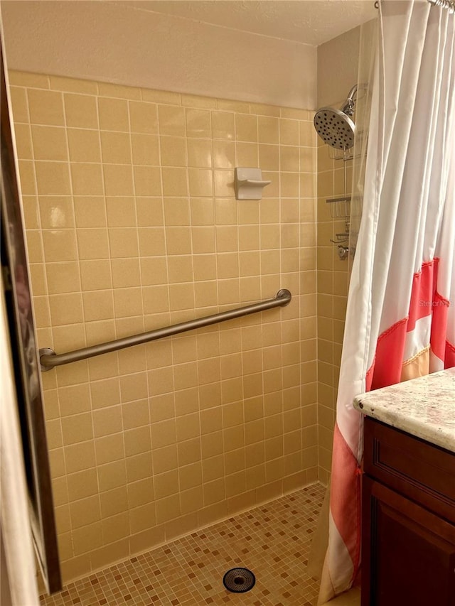 bathroom featuring curtained shower