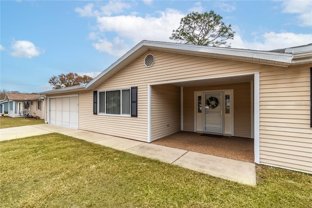 view of front of house featuring a garage and a front yard