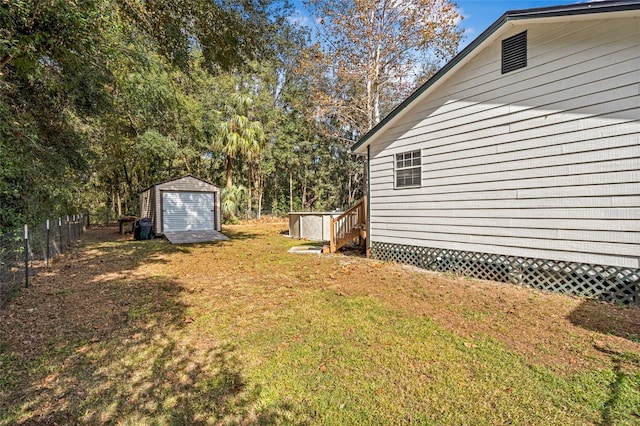 view of yard featuring a shed