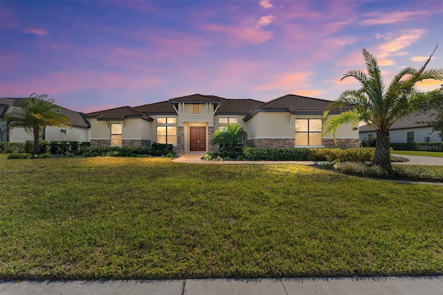 view of front of home featuring a yard