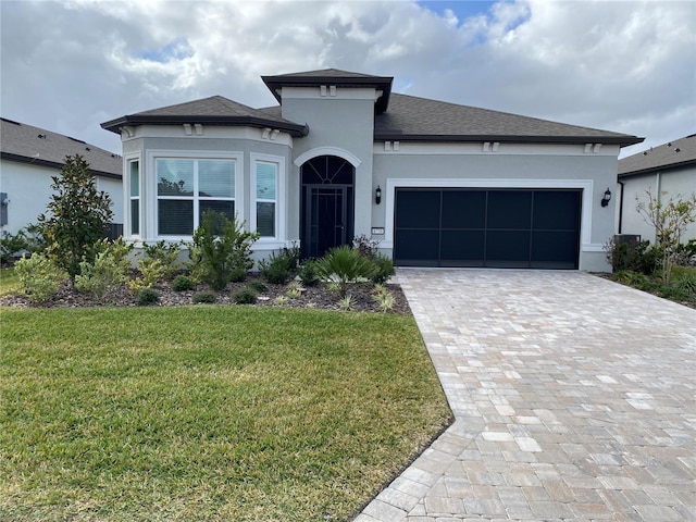 view of front of property featuring a front lawn and a garage