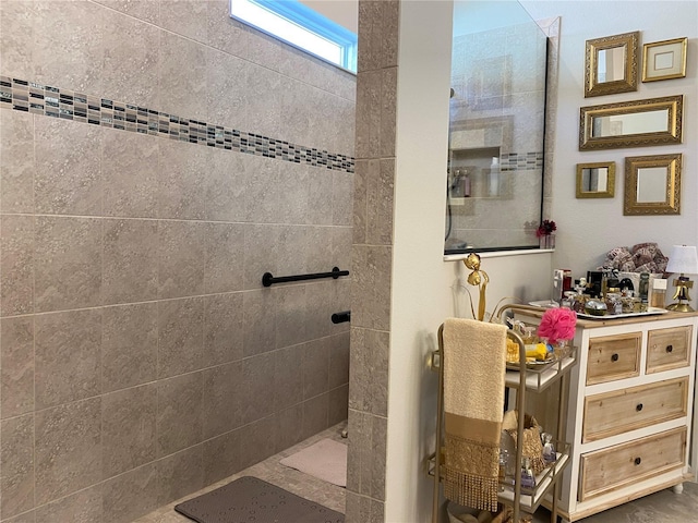 bathroom featuring tiled shower