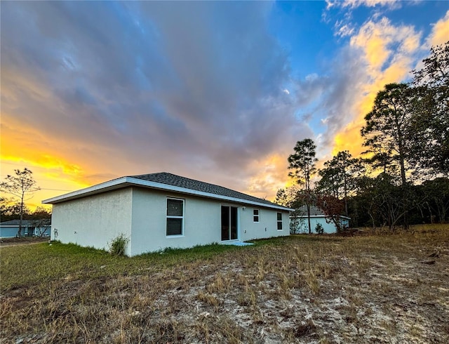 view of back house at dusk