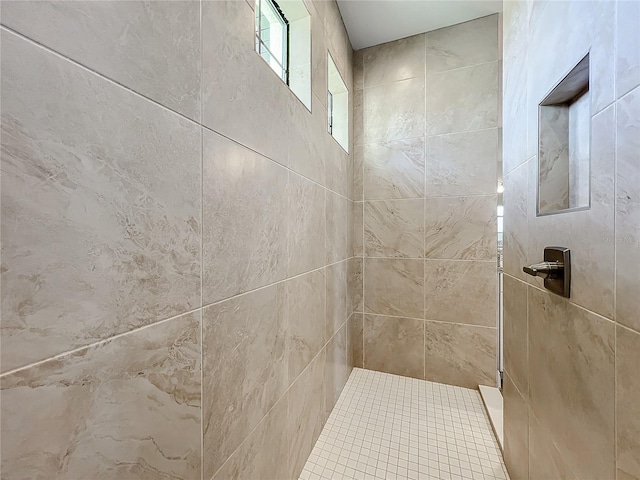 bathroom featuring tiled shower