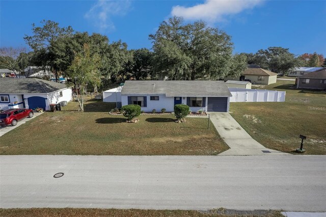 ranch-style house featuring a front yard