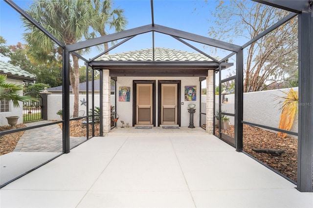 sunroom featuring vaulted ceiling