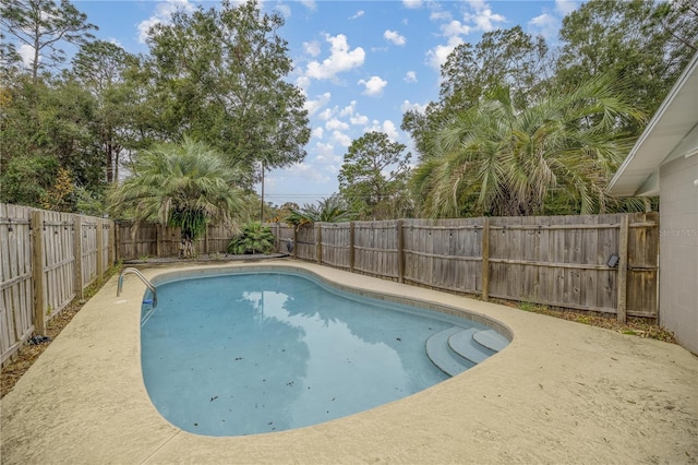 view of swimming pool