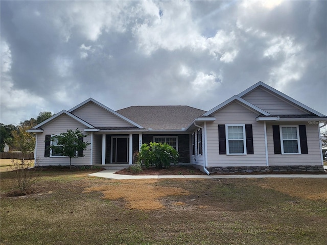 view of front of house featuring a front lawn