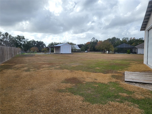 view of yard with a storage unit