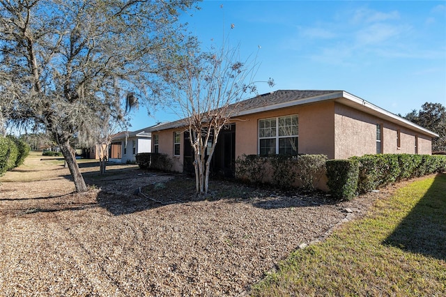 view of front of house featuring a front yard