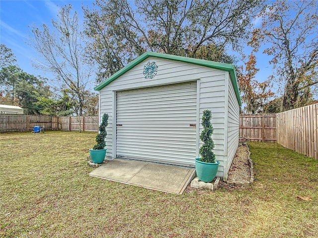 view of outdoor structure with a yard