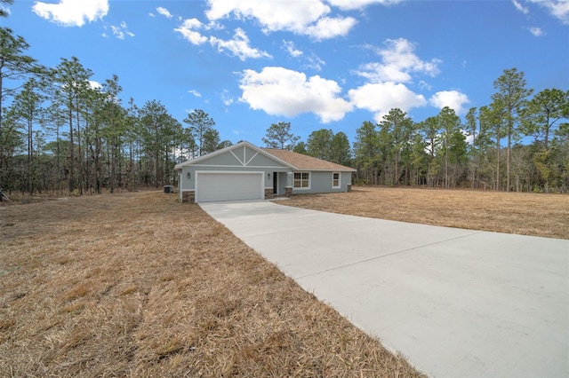 view of front of house featuring a garage and a front yard