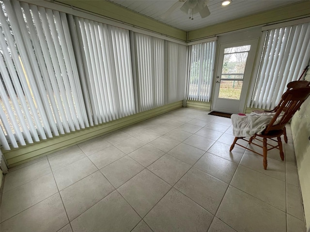 sunroom featuring ceiling fan