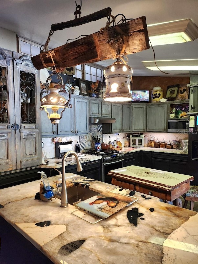 kitchen with decorative backsplash and black appliances