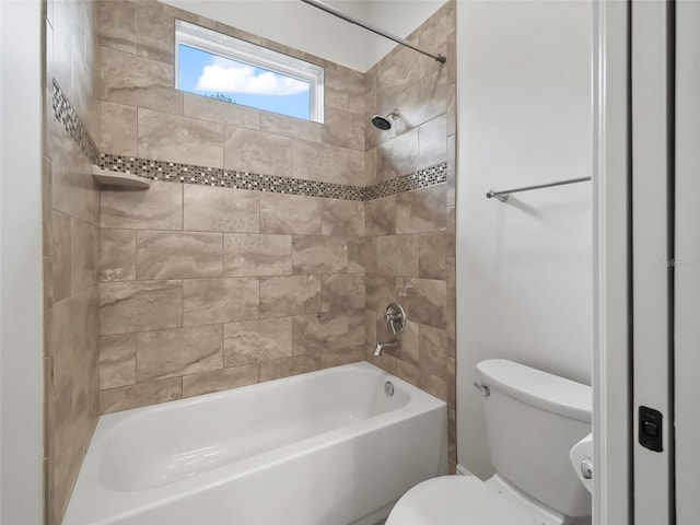 bathroom with tiled shower / bath and toilet