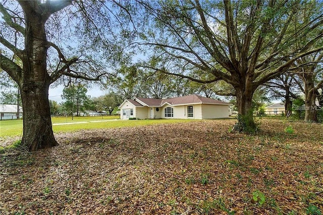 view of front of property with a front yard