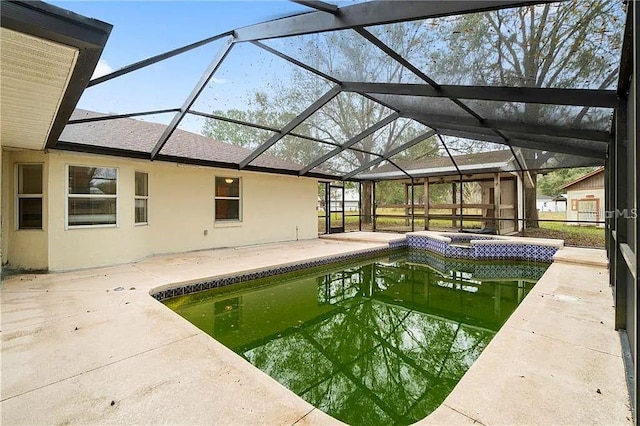 view of swimming pool with a lanai, a patio area, and an in ground hot tub