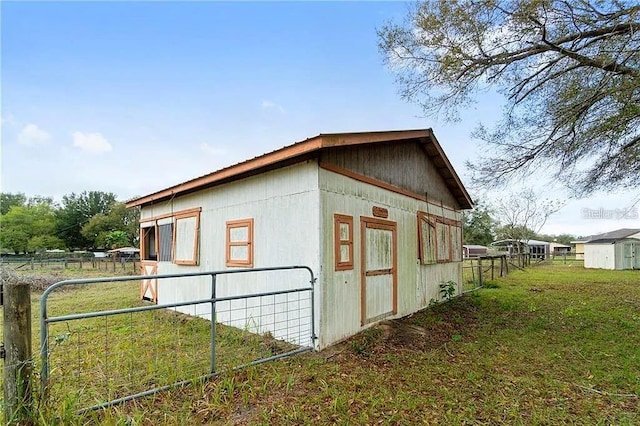 view of side of property with an outdoor structure