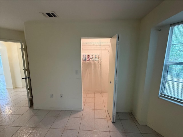 unfurnished room with light tile patterned floors