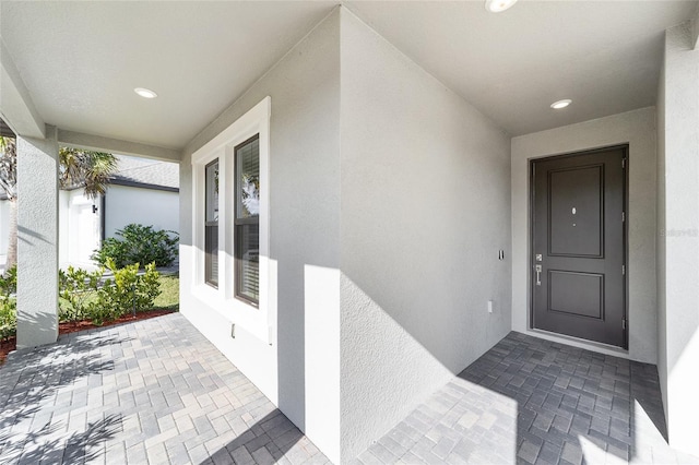 property entrance featuring a porch