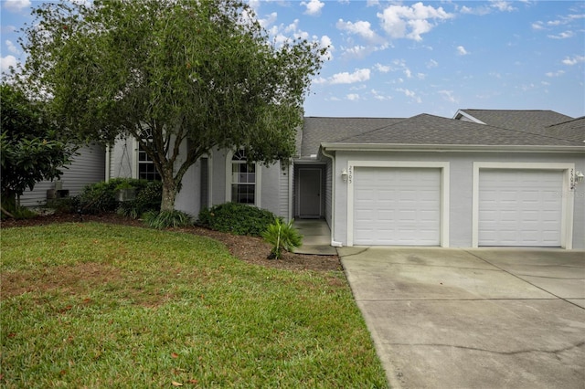 view of front of home featuring a front yard and a garage