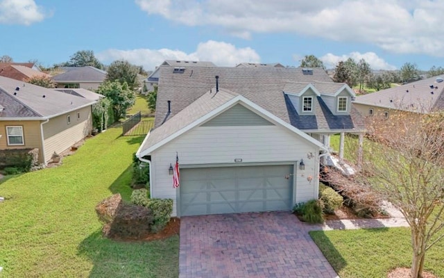 view of front facade featuring a garage and a front lawn