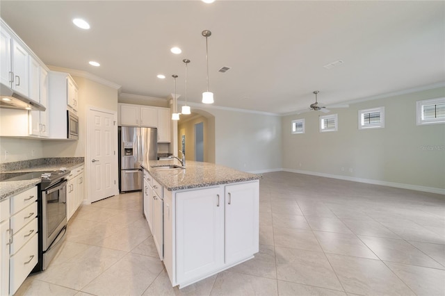 kitchen featuring stainless steel appliances, crown molding, sink, a center island with sink, and white cabinets