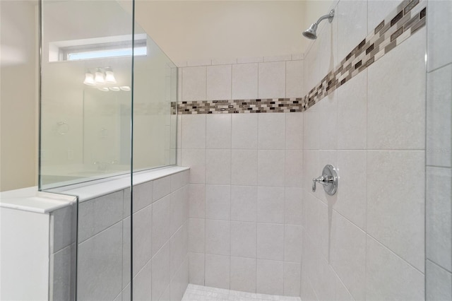 bathroom featuring a tile shower