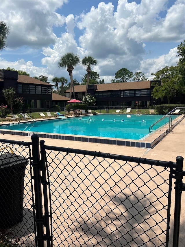 view of swimming pool