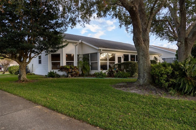 single story home with a front yard