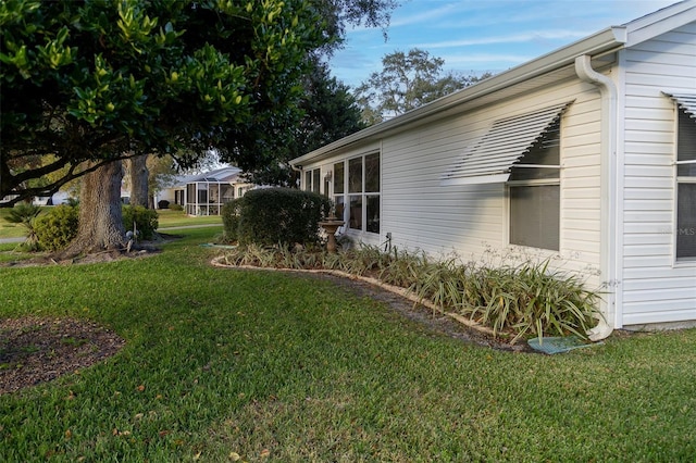 view of side of property featuring a lawn