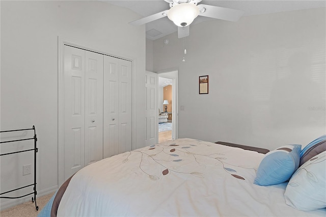 bedroom with a closet, lofted ceiling, light carpet, and ceiling fan