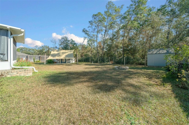 view of yard featuring a storage unit