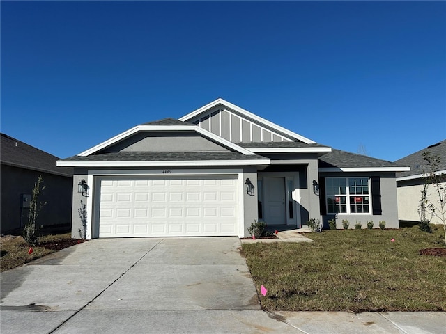 view of front of house featuring a garage and a front yard