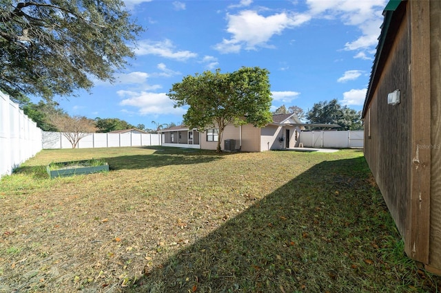 view of yard featuring cooling unit