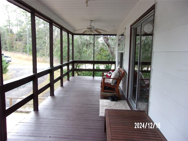 unfurnished sunroom with a wealth of natural light and ceiling fan