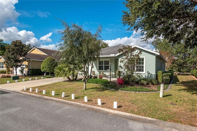 view of front of home featuring a front yard