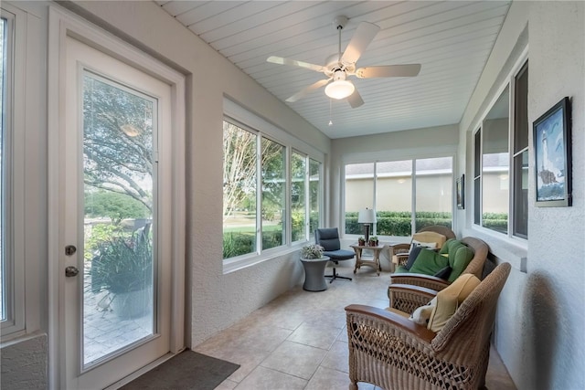 sunroom with ceiling fan