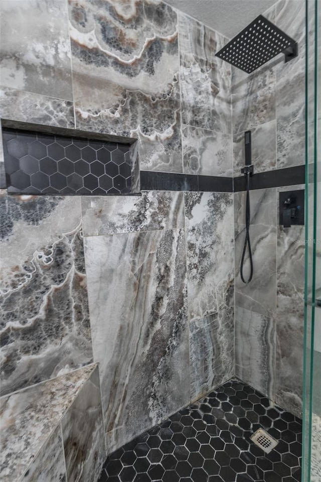 bathroom featuring a tile shower