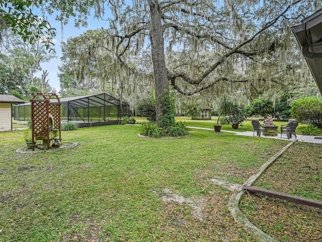 view of yard with a lanai