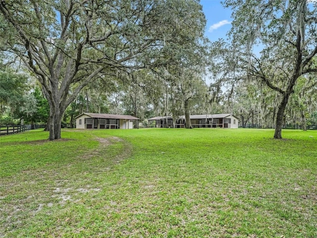 view of yard featuring an outdoor structure