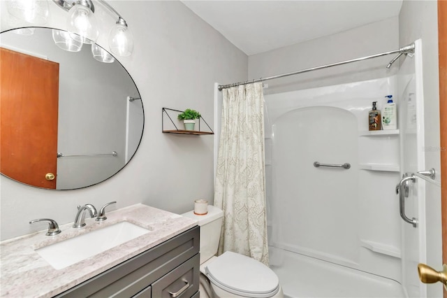 bathroom featuring a shower with shower curtain, vanity, and toilet