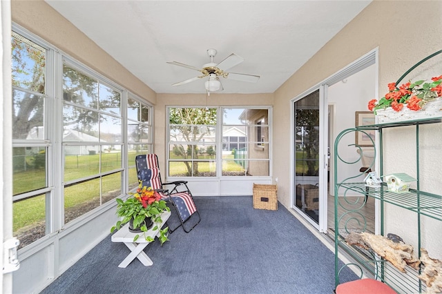 sunroom with ceiling fan